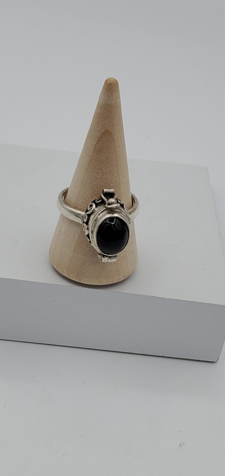 Poison Box Garnet Ring - Protection & Healing Jewelry