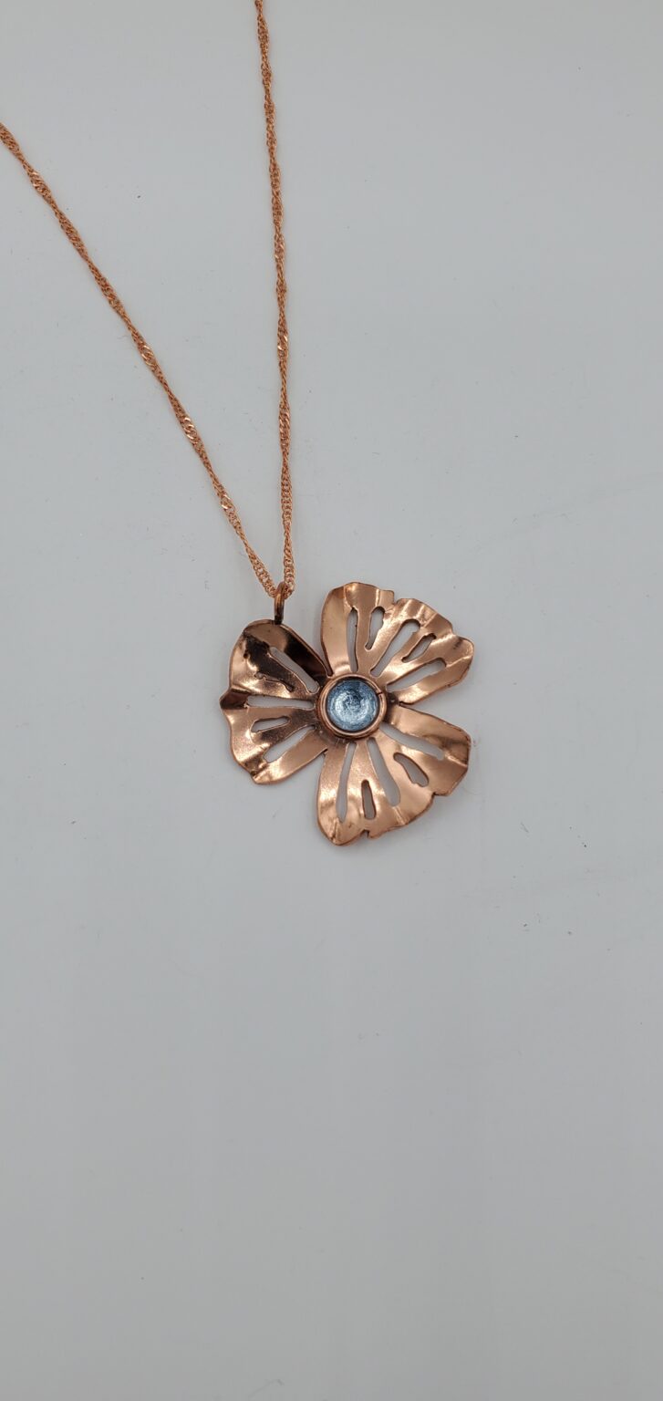 Clover Pendant – Elegant Rose Gold & Aquamarine Jewelry